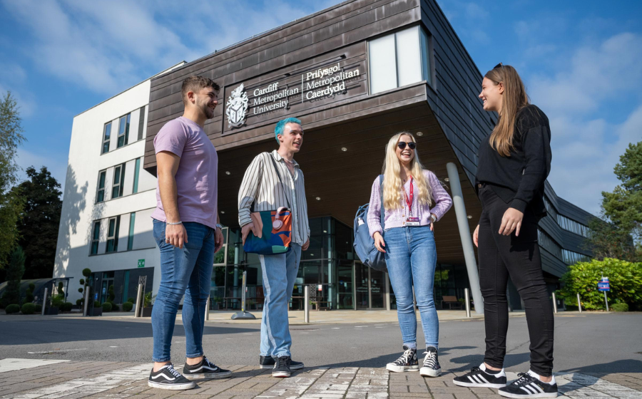 Sinh viên đại học Cardiff Metropolitan University