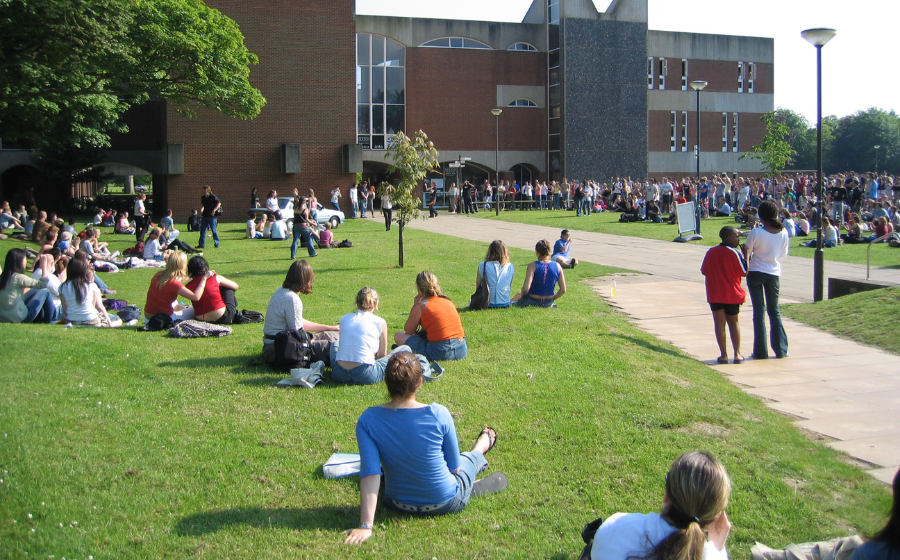 Sinh viên tại đại học University of Sussex