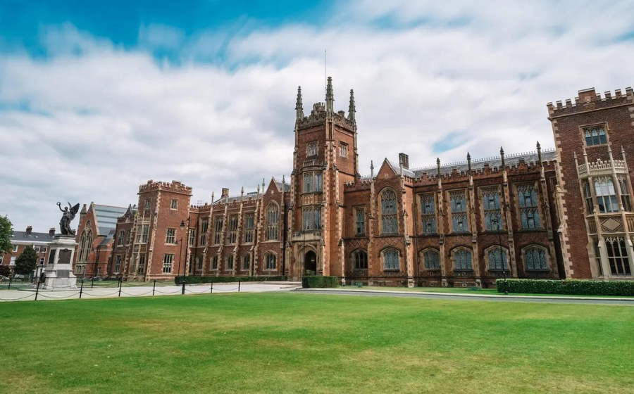 Quang cảnh tại đại học Queen’s University Belfast